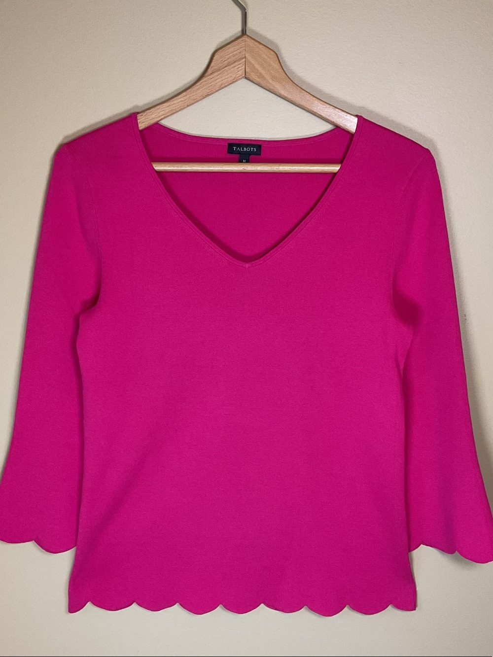 Talbots Hot Pink V-Neck Sweater with Scallop Hem 3/4 Sleeve Size M